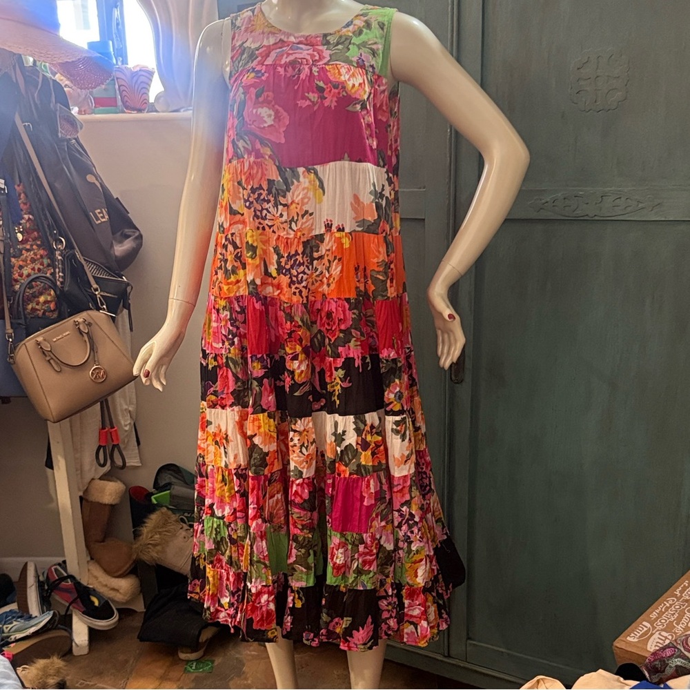 Boutique Chic gorgeous Floral Multicolor Sleeveless Dress
